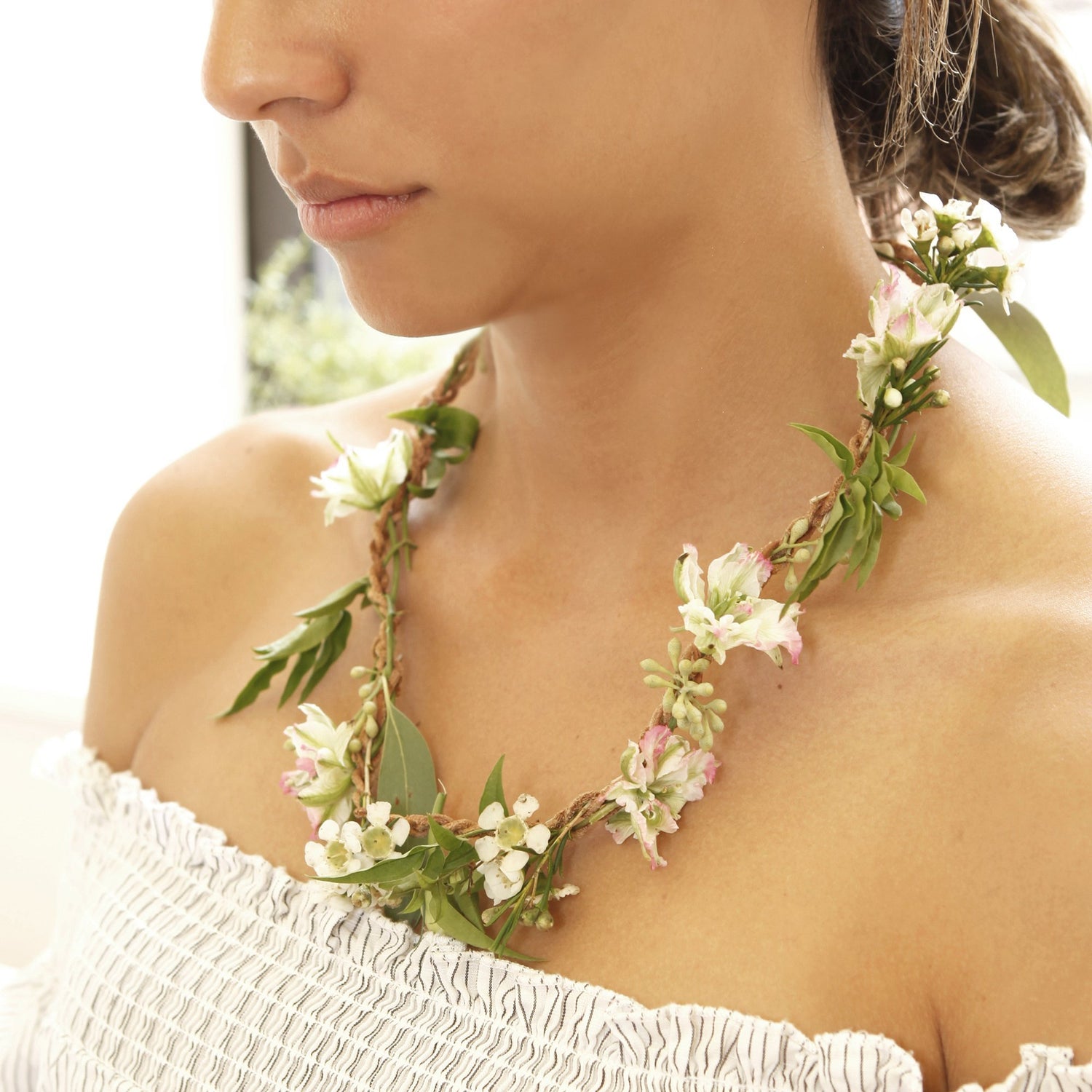Huckleberry Make Your Own Fresh Flower Necklace