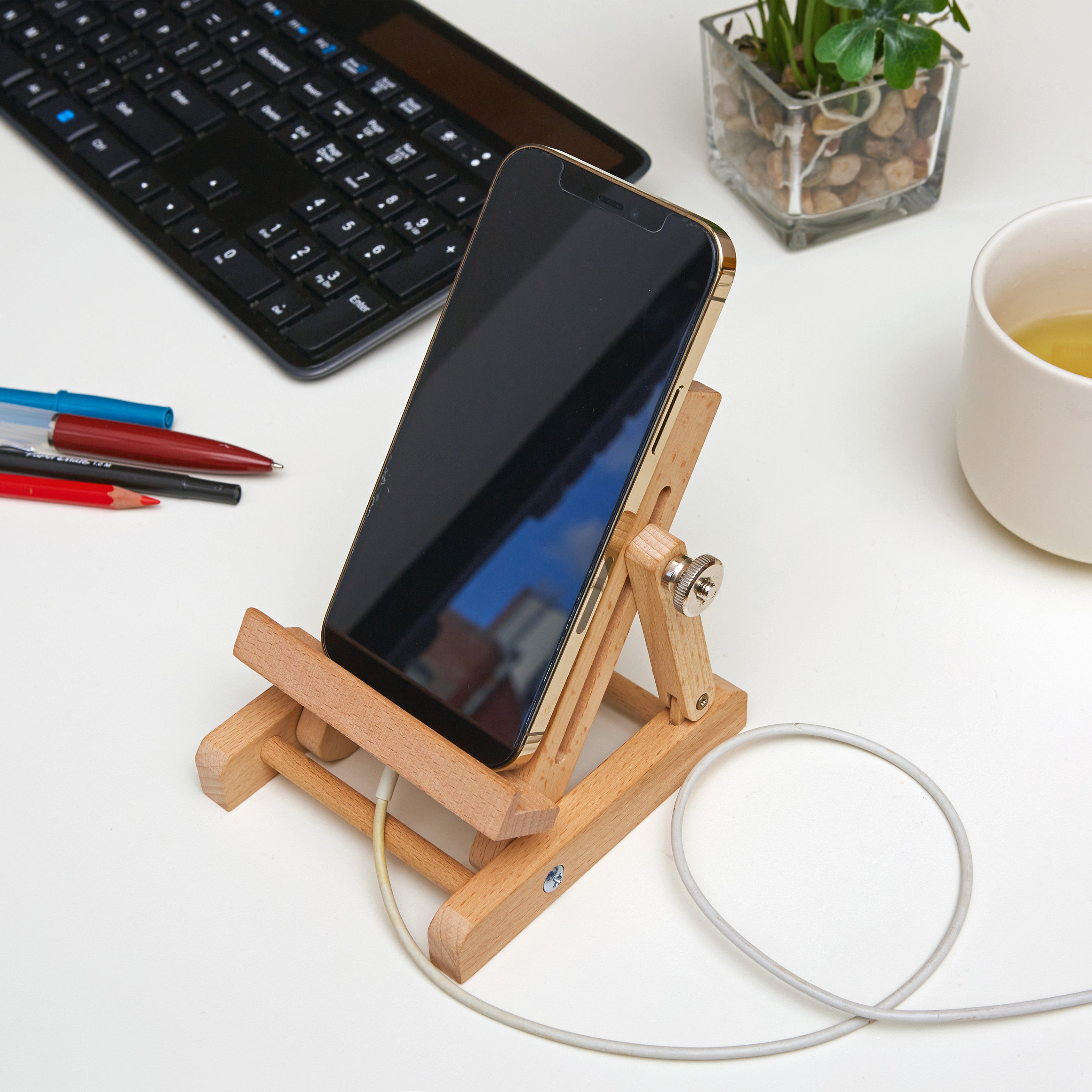 Easel Phone Stand – Kikkerland B.V