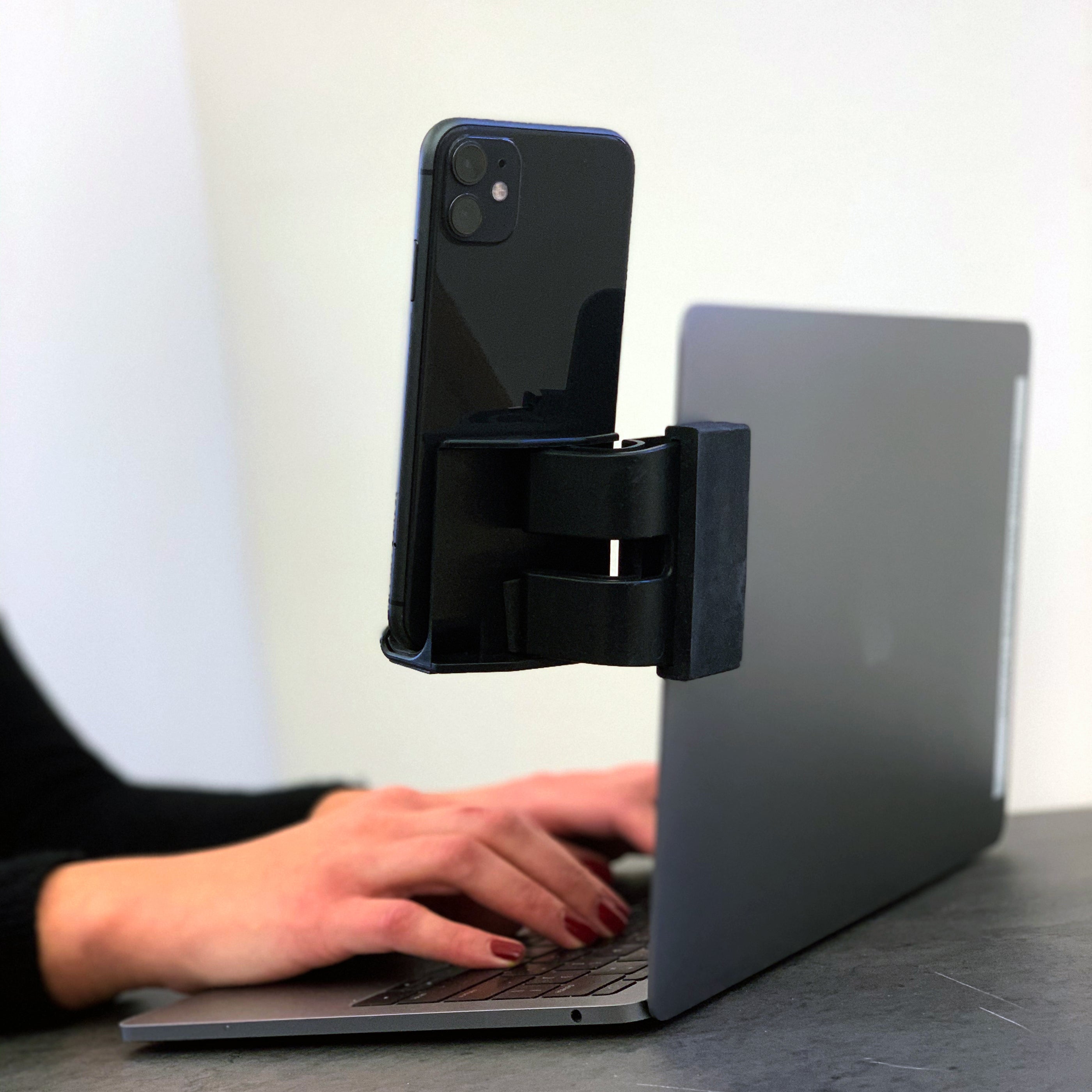 Computer Clip-on Phone Stand – Kikkerland B.V