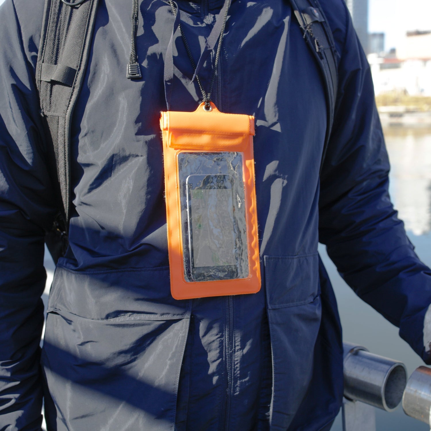 Manchon de téléphone imperméable à l'eau orange
