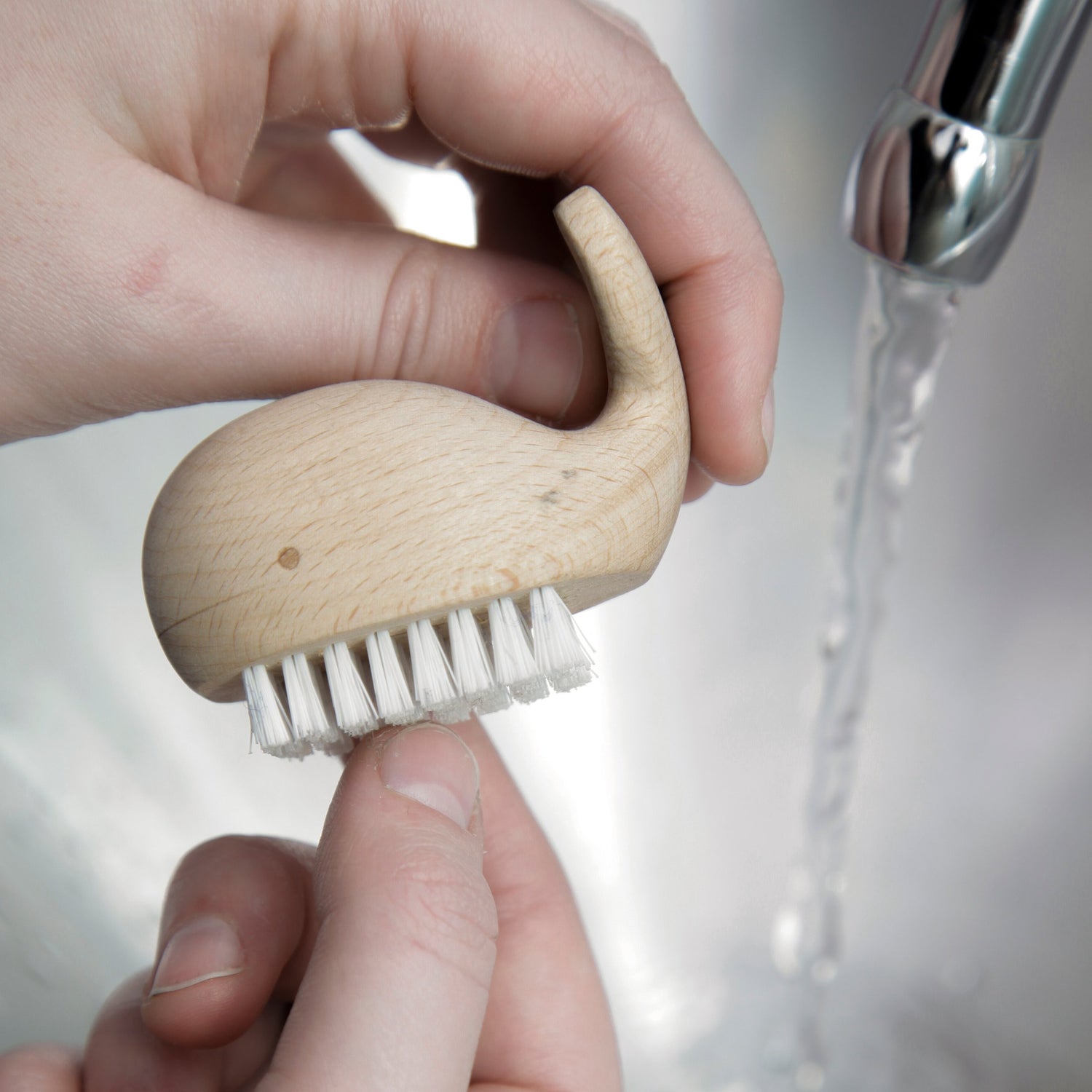 Brosse à ongles baleine en bois