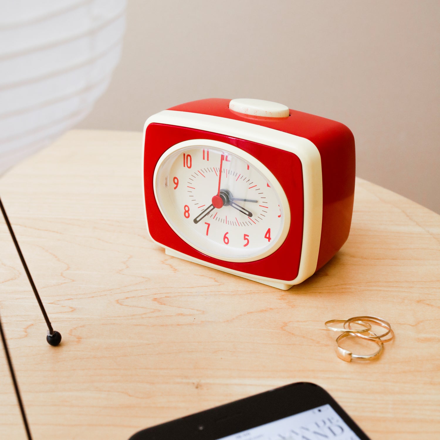 Classic alarm clock-rood