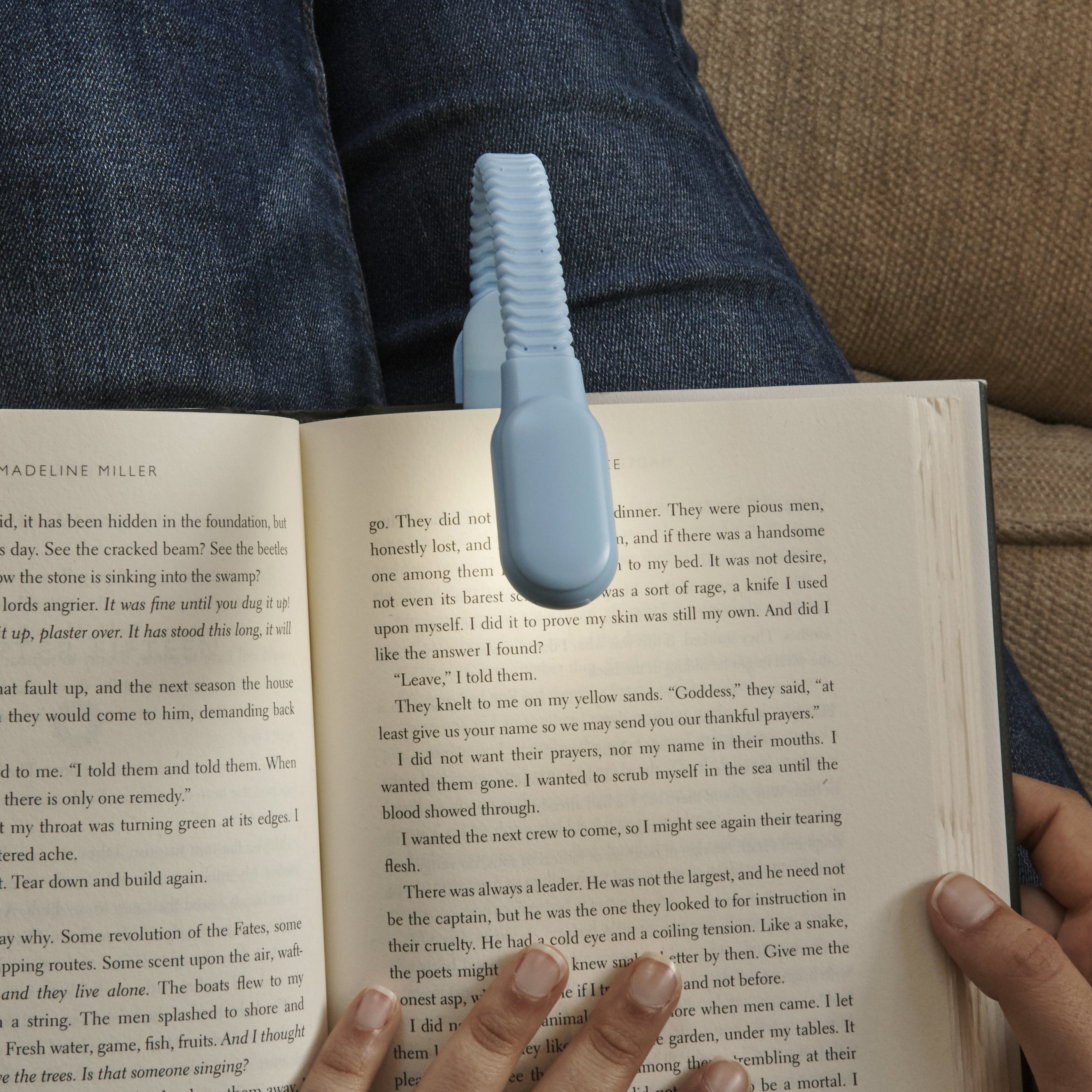 Rechargeable Clip Book Light Blue — Kikkerland B.V