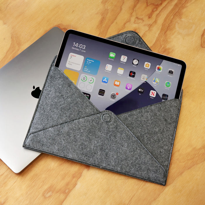 Stores and protects iPads &amp; tablets, with magnetic clasp closure. , Design: KDT , Material: polyester , Prod. Dim: 33,3 x 23,5 x ,2 cm , Pkg. Dim.: 23,5 x 37 x 1 cm